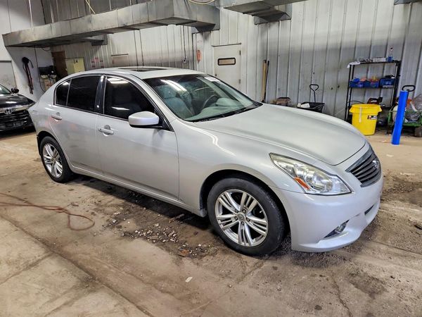 2013 INFINITI G37 — Passenger 3/4