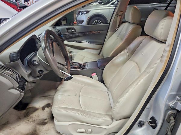 2013 INFINITI G37 — DENT