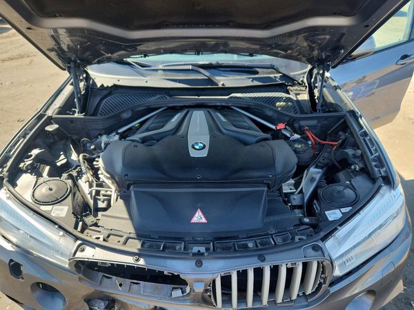 2016 BMW X5 xDrive50i — Engine bay