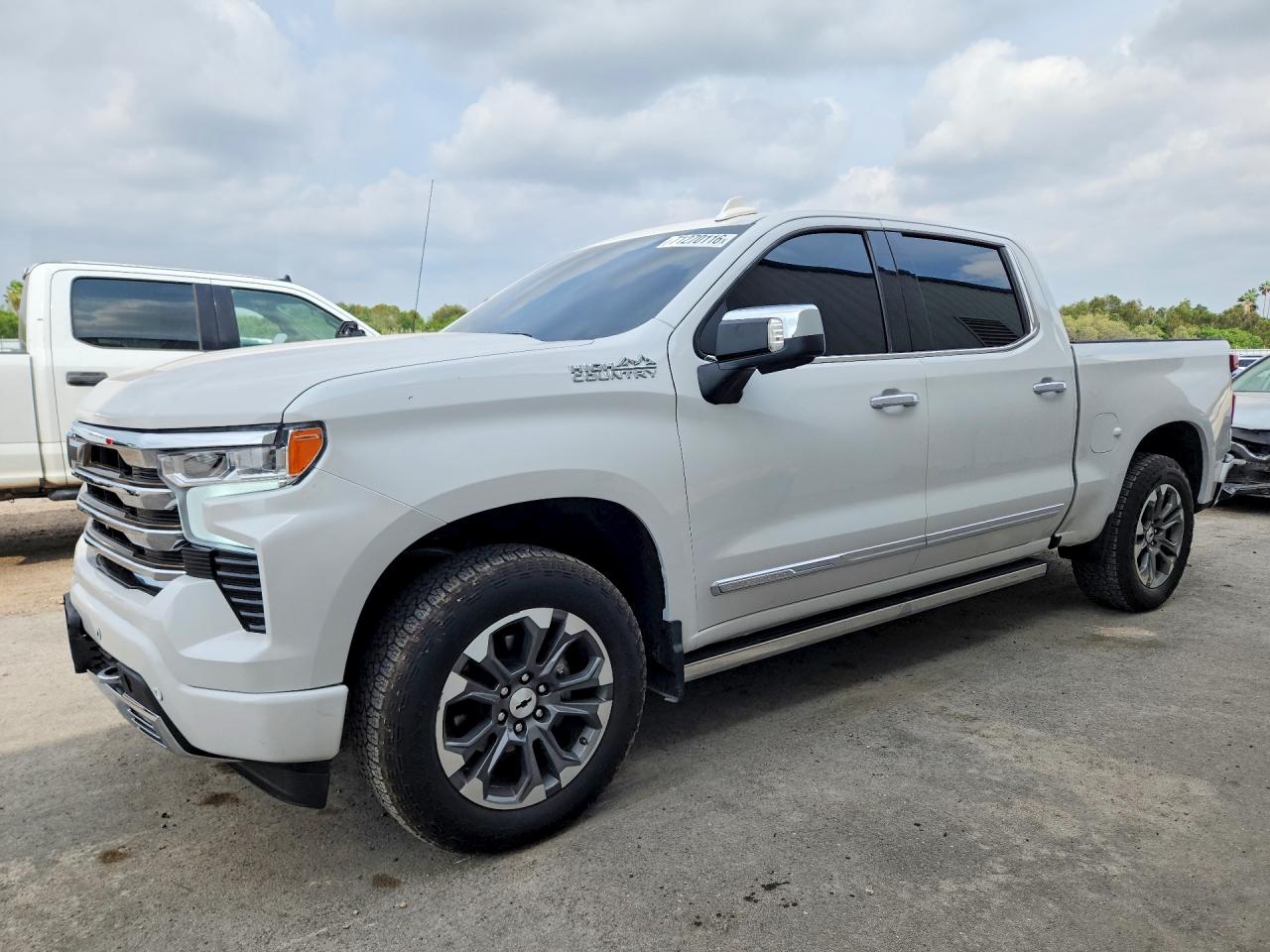 2025 CHEVROLET SILVERADO High Country — Front 3/4