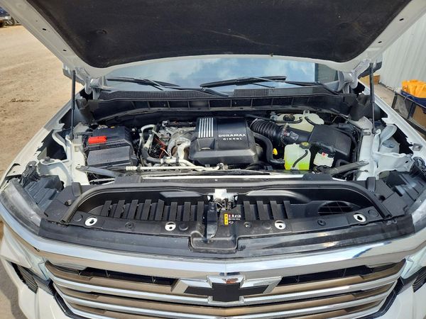 2025 CHEVROLET SILVERADO High Country — Engine bay