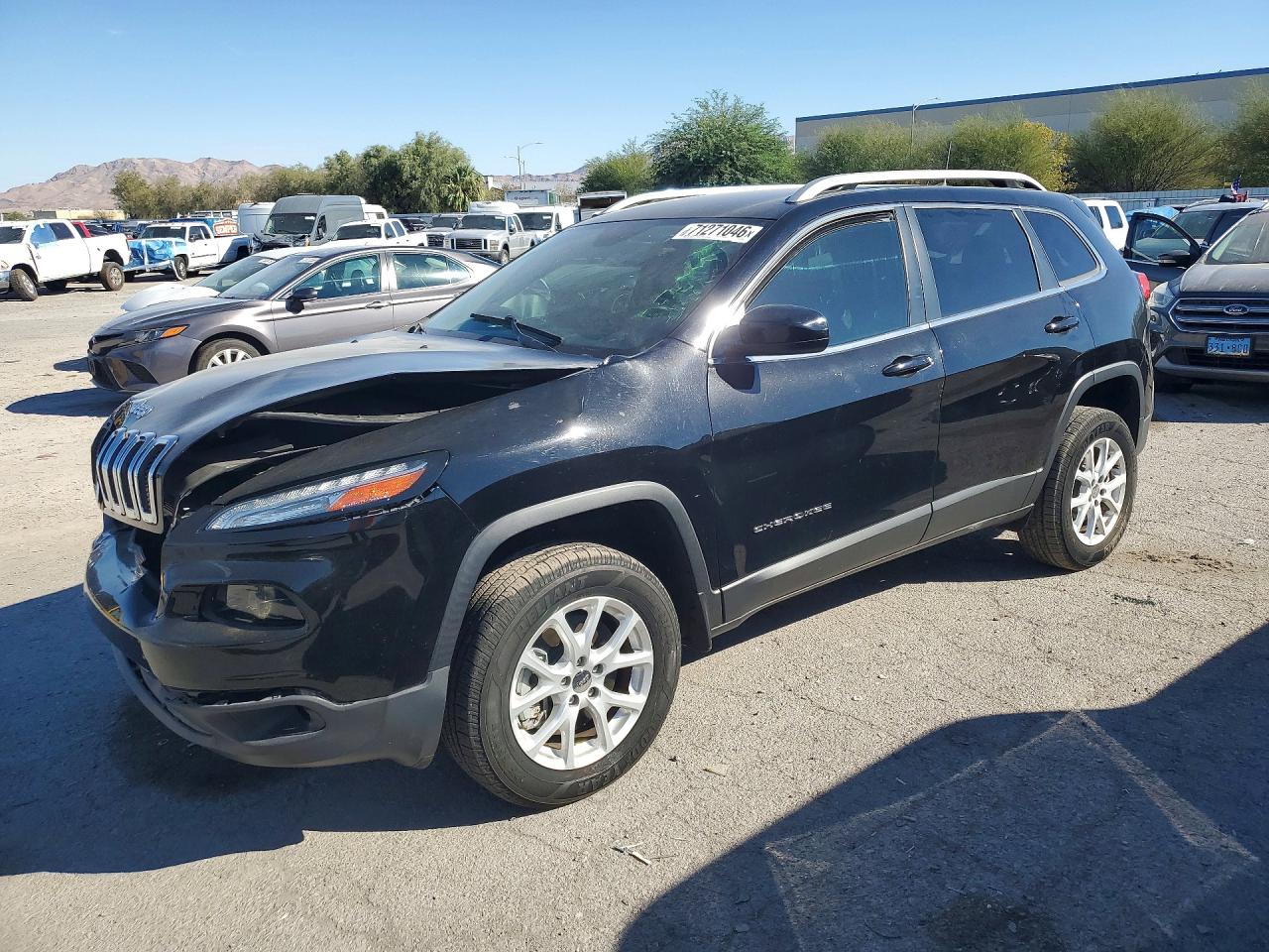 2018 JEEP CHEROKEE Latitude Plus — Front 3/4