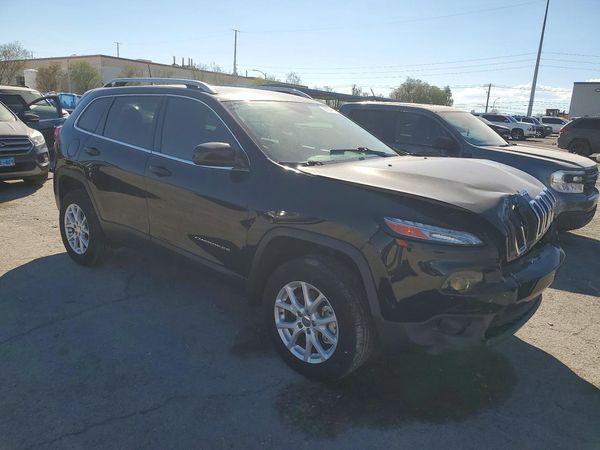 2018 JEEP CHEROKEE Latitude Plus — Passenger 3/4