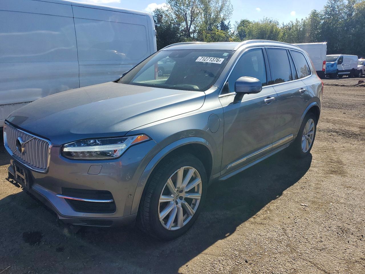2016 VOLVO XC90 — Front 3/4