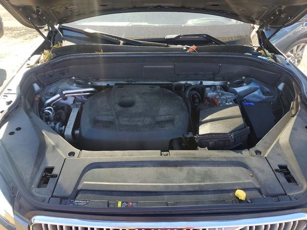 2016 VOLVO XC90 — Engine bay