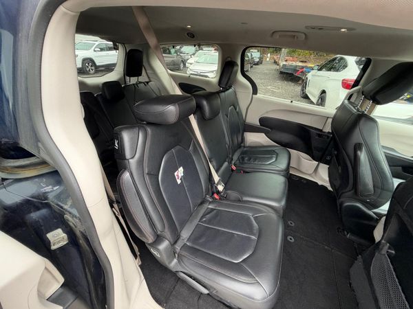 2019 CHRYSLER PACIFICA Touring L