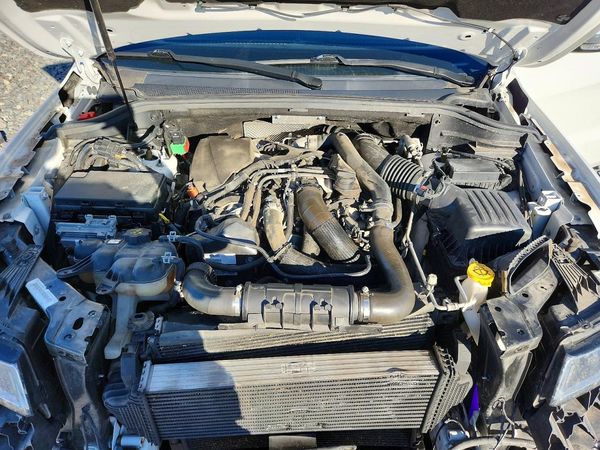 2018 JEEP CHEROKEE Limited — Engine bay