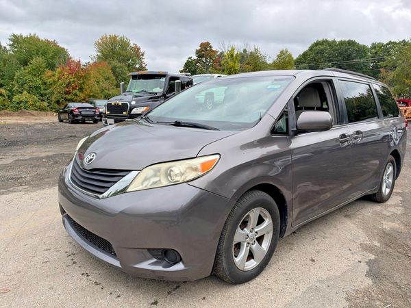 2014 TOYOTA SIENNA
