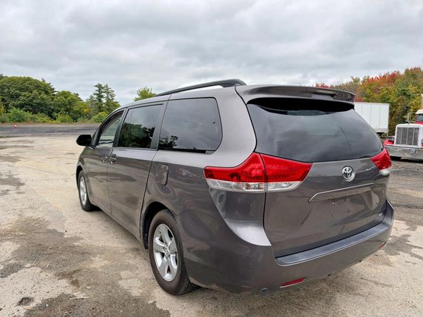 2014 TOYOTA SIENNA