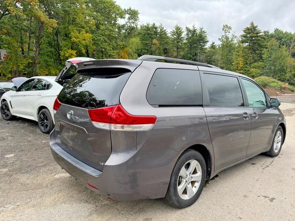2014 TOYOTA SIENNA