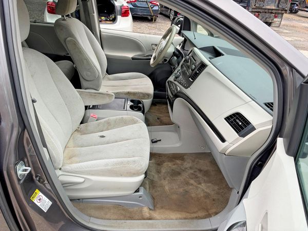 2014 TOYOTA SIENNA