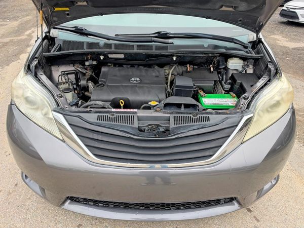 2014 TOYOTA SIENNA