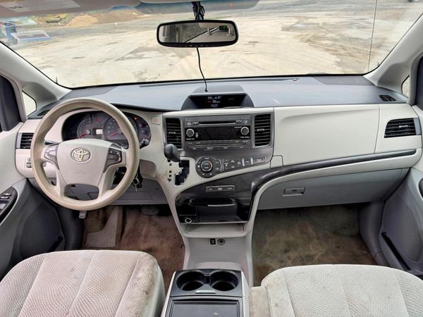 2014 TOYOTA SIENNA