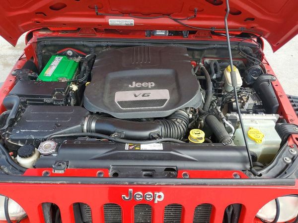 2015 JEEP WRANGLER UNLIMITED Sport — Engine bay