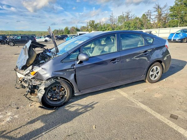 2012 TOYOTA PRIUS — Front 3/4