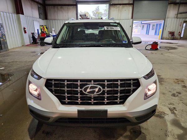 2026 HYUNDAI VENUE SEL, SEL w/ 2-Tone Roof — DIRF