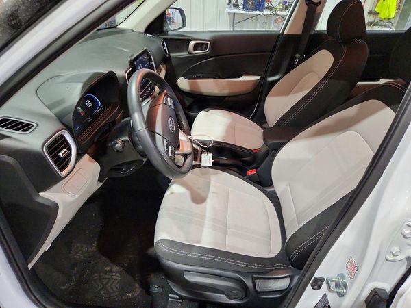 2026 HYUNDAI VENUE SEL, SEL w/ 2-Tone Roof — DENT