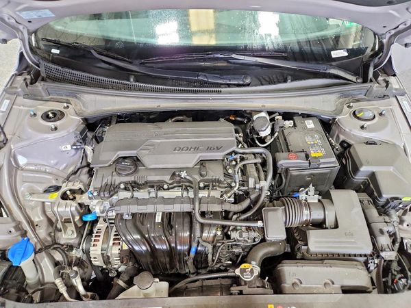 2026 HYUNDAI ELANTRA — Engine bay