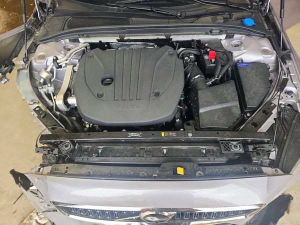 2026 VOLVO V60 Ultra — Engine bay