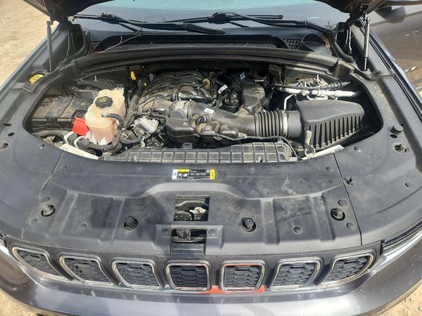 2021 JEEP CHEROKEE Laredo — Engine bay