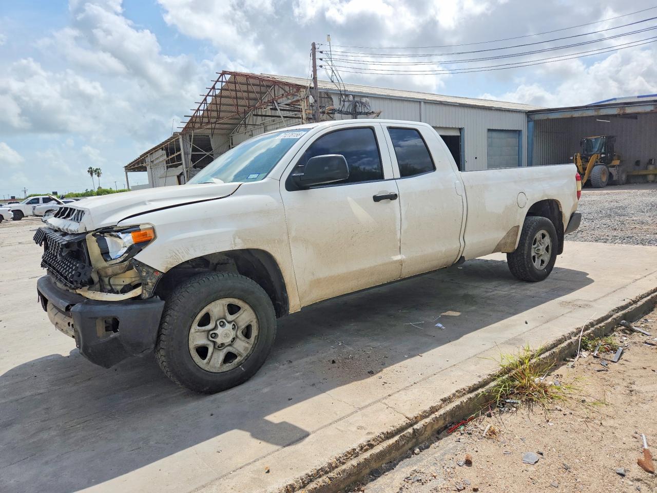2018 TOYOTA TUNDRA SR/SR5 — Front 3/4