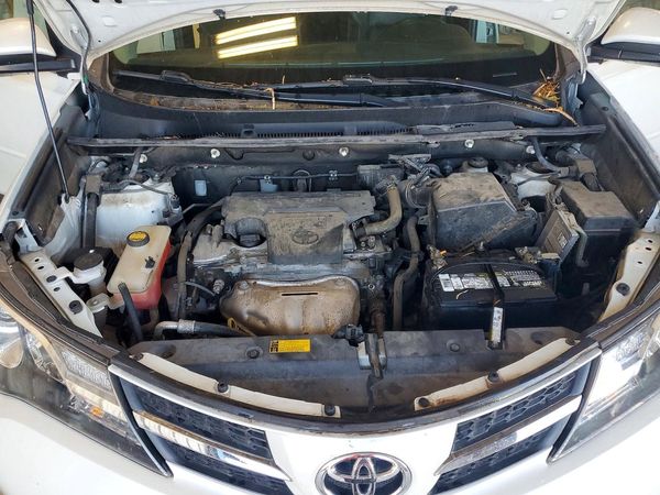 2013 TOYOTA RAV4 High — Engine bay