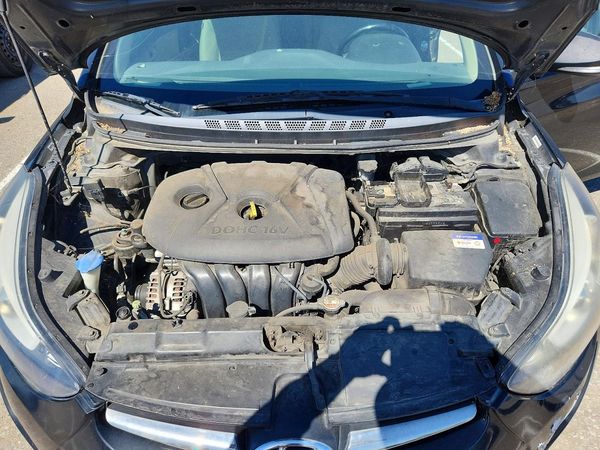 2014 HYUNDAI ELANTRA GLS (Middle) — Engine bay