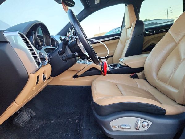 2018 PORSCHE CAYENNE Base / Platinum Edition — DENT