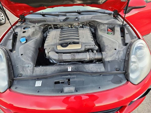 2018 PORSCHE CAYENNE Base / Platinum Edition — Engine bay