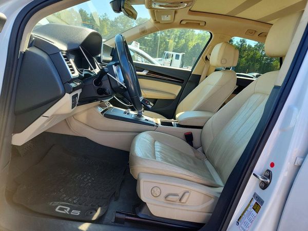 2019 AUDI Q5 quattro Premium Plus — DENT