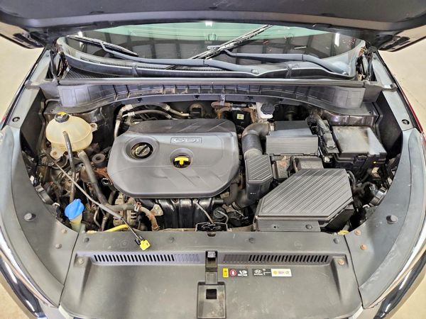 2018 HYUNDAI TUCSON SE Standard — Engine bay