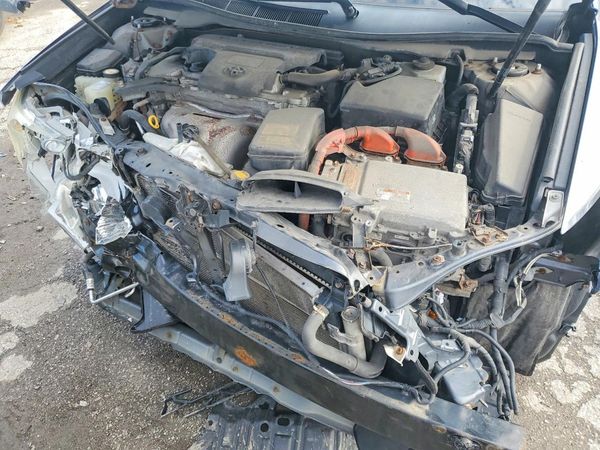 2012 TOYOTA CAMRY SOLA Hybrid — Engine bay