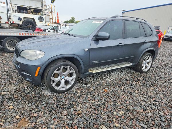 2013 BMW X5 xDrive35i — Front 3/4