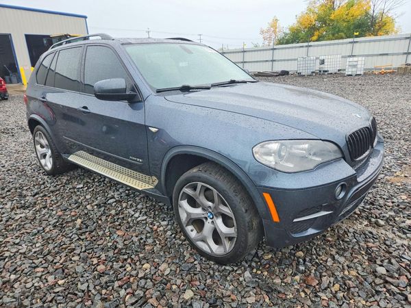 2013 BMW X5 xDrive35i — Passenger 3/4