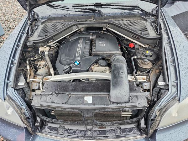 2013 BMW X5 xDrive35i — Engine bay