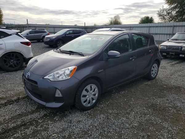 2014 TOYOTA PRIUS — DSFA — Front 3/4
