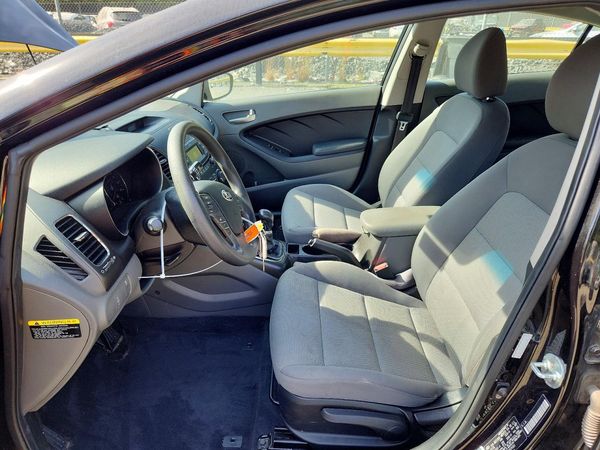 2017 KIA FORTE LX Base — DENT