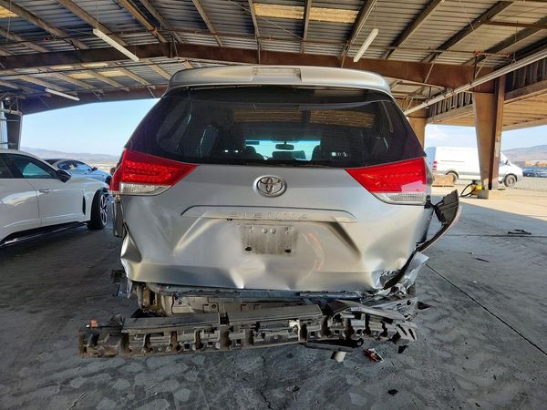 2014 TOYOTA SIENNA — DIRR