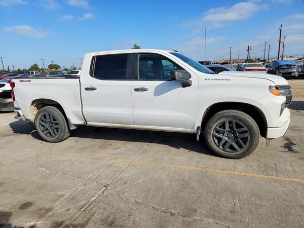 2023 CHEVROLET SILVERADO — Passenger 3/4