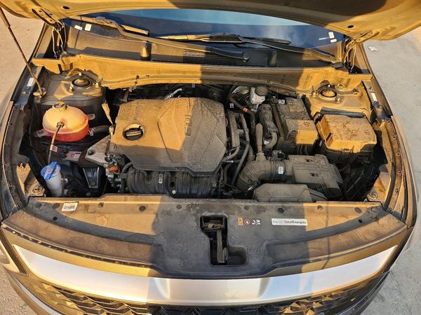 2023 KIA SPORTAGE LX — Engine bay