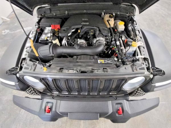 2020 JEEP WRANGLER UNLIMITED Unlimited Rubicon — Engine bay