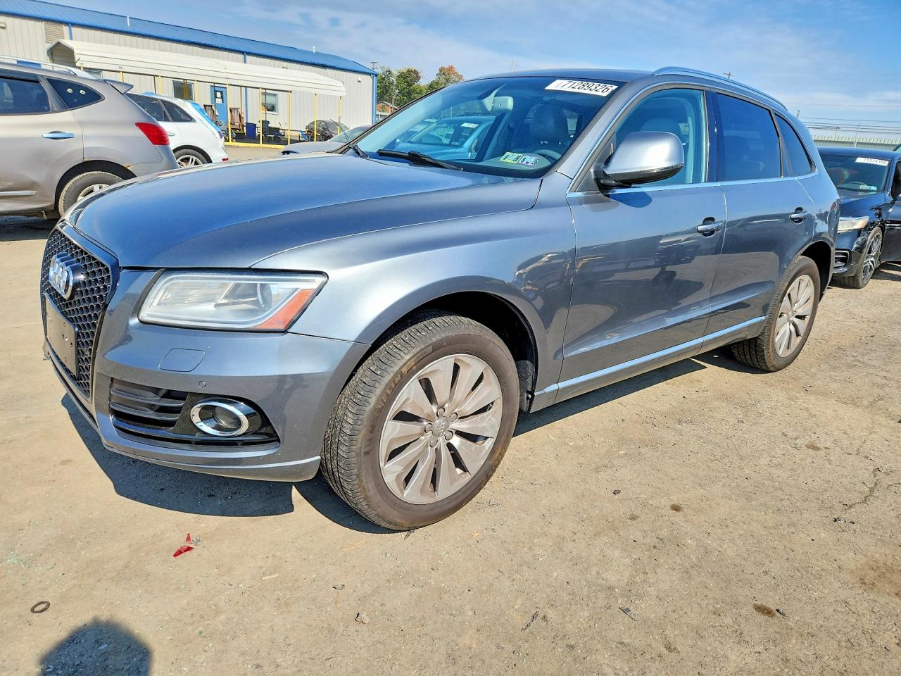 2013 AUDI Q5 Premium Hybrid — Front 3/4