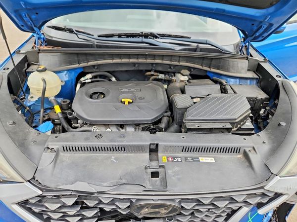 2019 HYUNDAI TUCSON SE — Engine bay