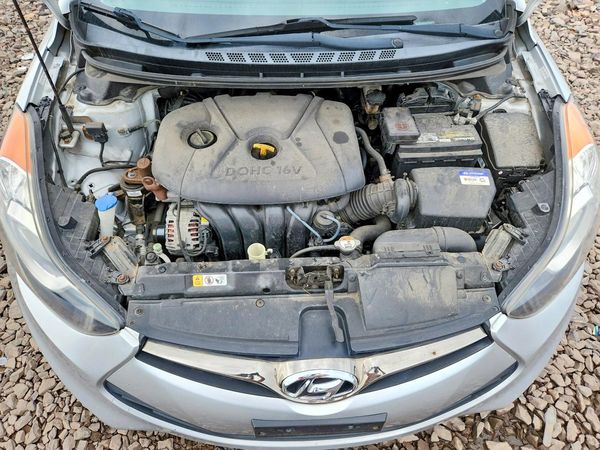 2013 HYUNDAI ELANTRA — Engine bay