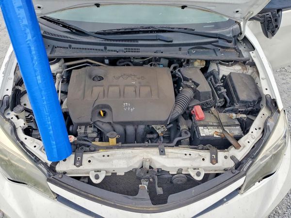 2017 TOYOTA COROLLA — Engine bay
