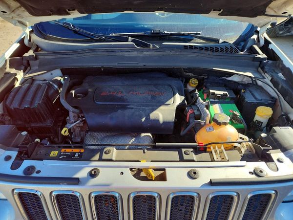 2017 JEEP RENEGADE Limited — Engine bay