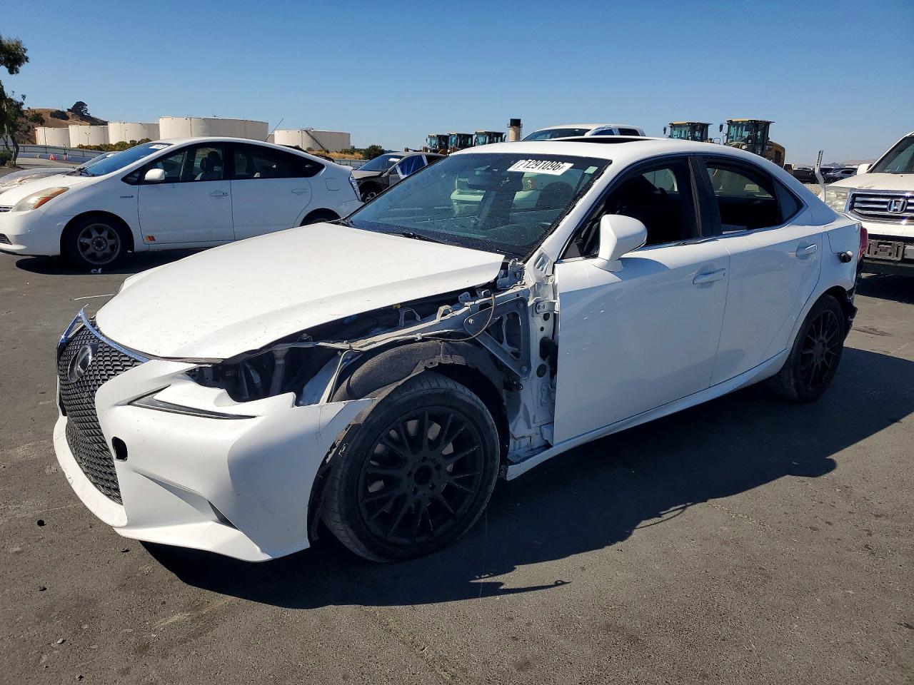 2014 LEXUS IS 350 — Front 3/4