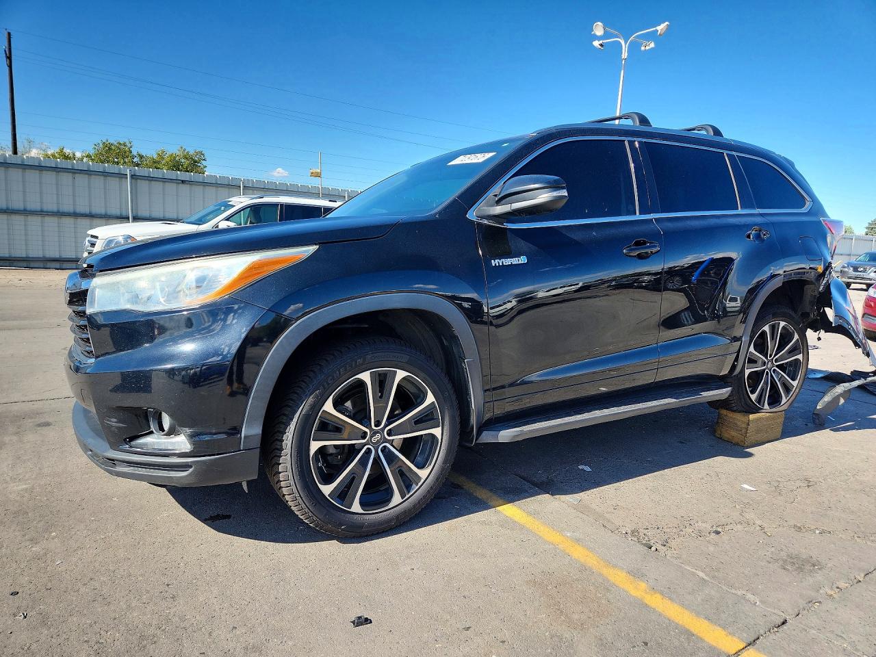 2015 TOYOTA HIGHLANDER Base/Hybrid — Front 3/4