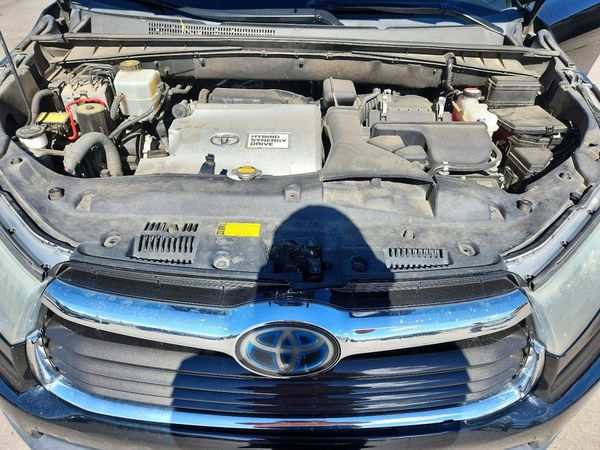 2015 TOYOTA HIGHLANDER Base/Hybrid — Engine bay