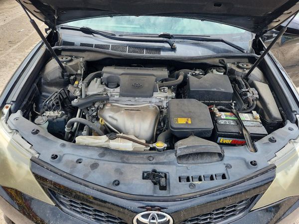 2013 TOYOTA CAMRY — Engine bay